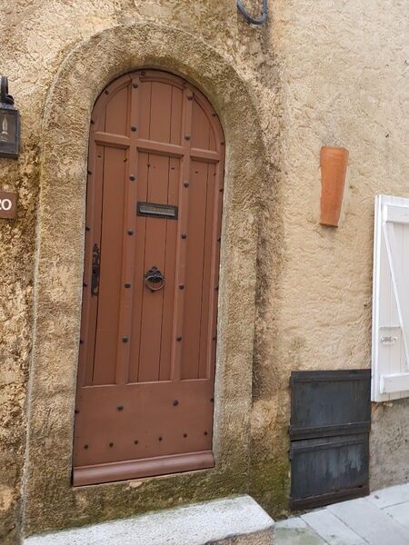 Portes anciennes à Gassin, l'un des Plus Beaux Villages de France - https://gassin.euPortes anciennes