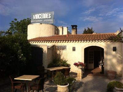 Le Vincennes - à l'ombre des Pins