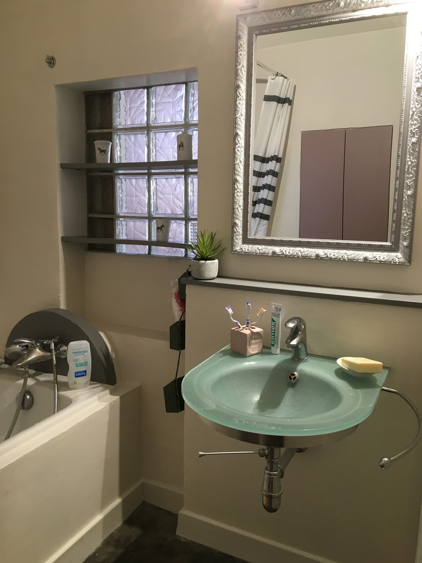 La Roquette, Arles - photo 3