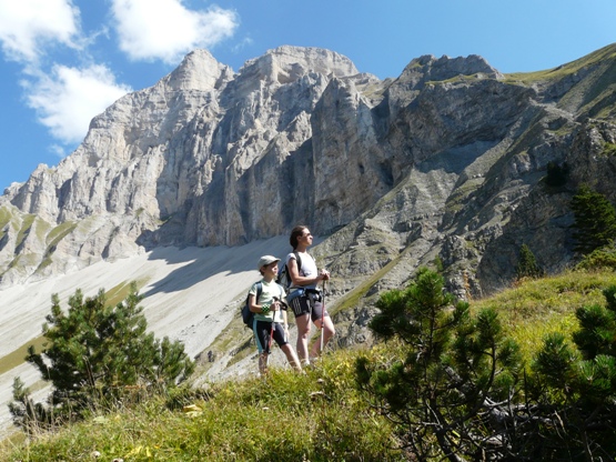 La bergerie de Rochassac et le col de l'Aiguille