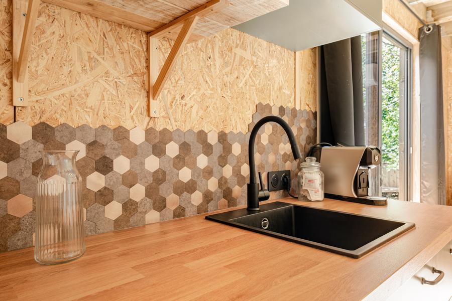 Tinyhouse&abeilles : séjour insolite en Provence_Orange