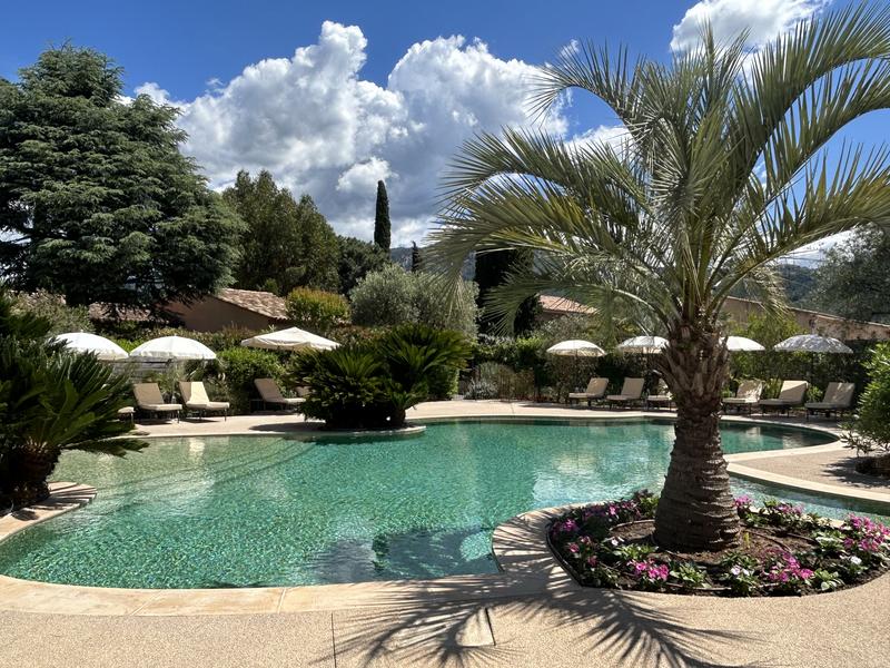 Piscine lagon commune