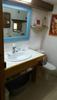 salle d'eau avec douche et toilet Ⓒ Gîtes de France