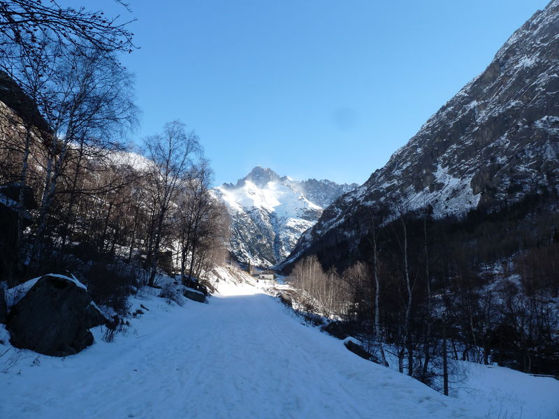Route de la Bérarde en hiver Route de la Bérarde en hiver