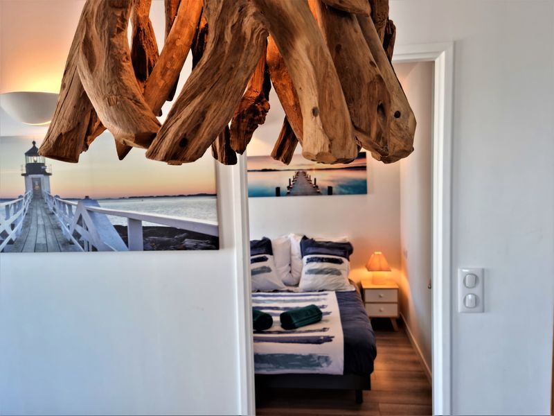 Salon avec vue sur chambre