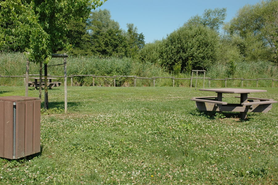 Aire de pique nique Le Bouchage