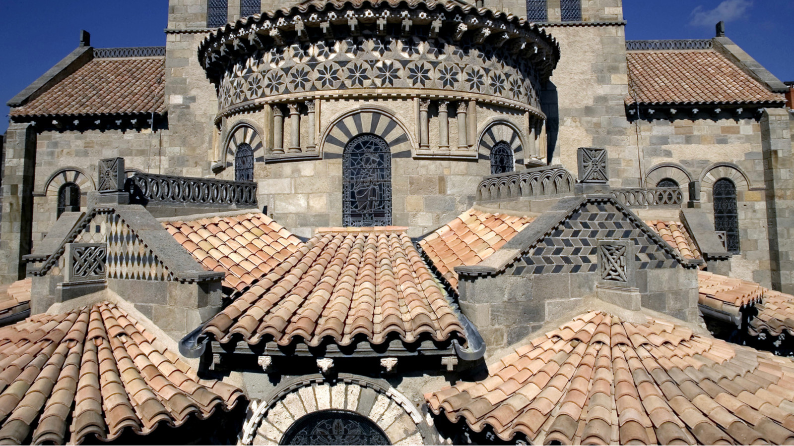 Clermont, deux joyaux du Moyen Âge : la basilique Notre-Dame-du Port (Unesco) et la cathédrale Notre-Dame-de-l’Assomption