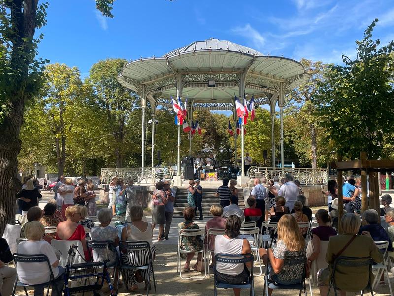 On Danse à Vichy