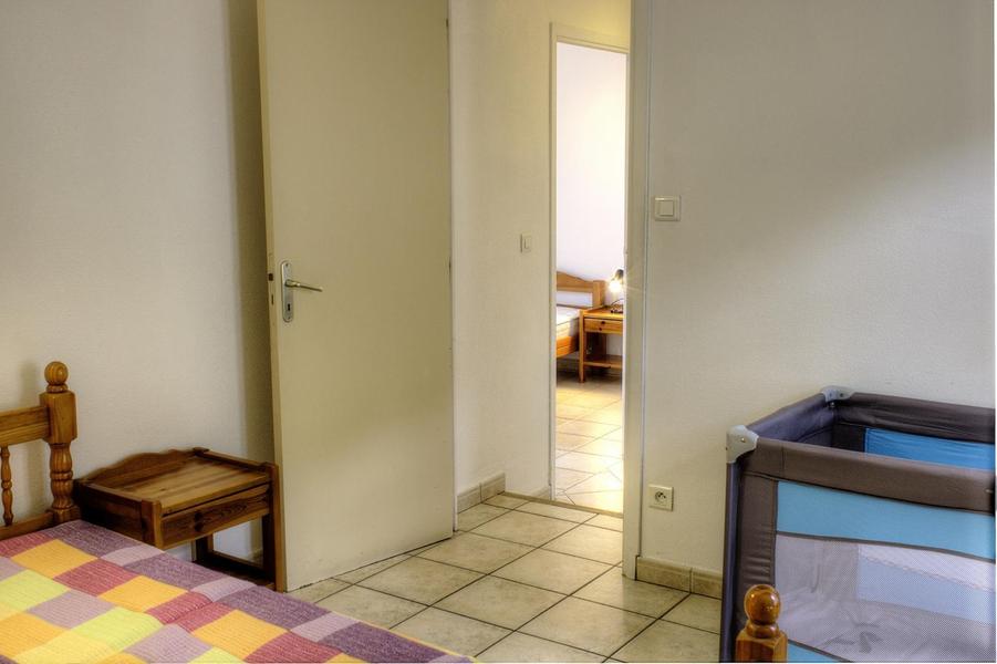 Gîte N°2 Espace des Oliviers-Entrée chambre 2-Castagniers-Gîtes de France des Alpes-Maritimes