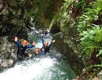 Découverte du canyoning en groupe