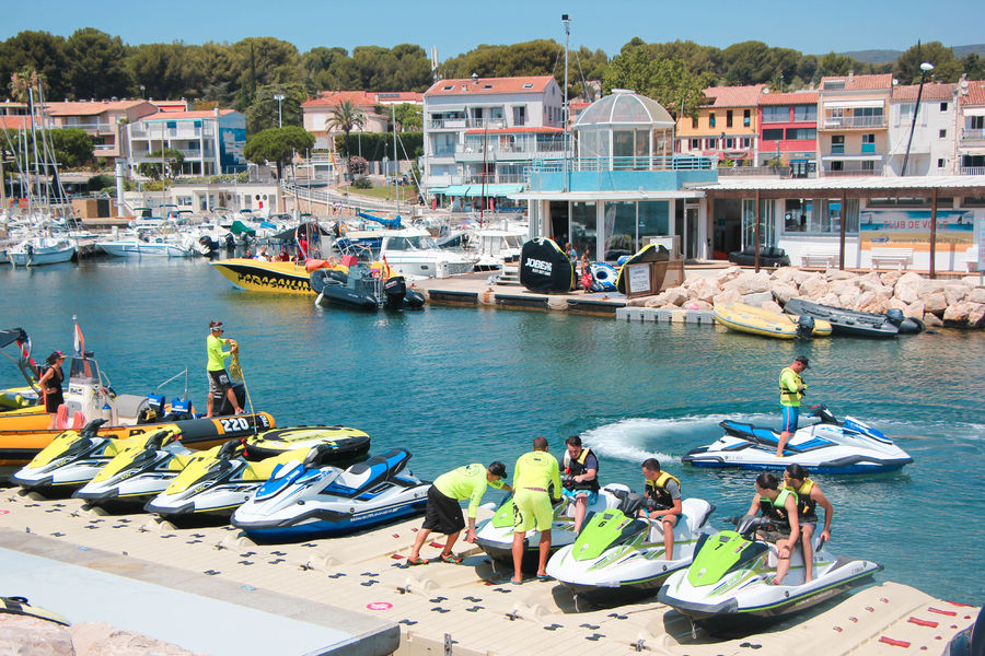 Baptême de jet ski avec New gliss center | Office de tourisme de Saint-Cyr-sur-Mer Baptême de jet ski avec New gliss center