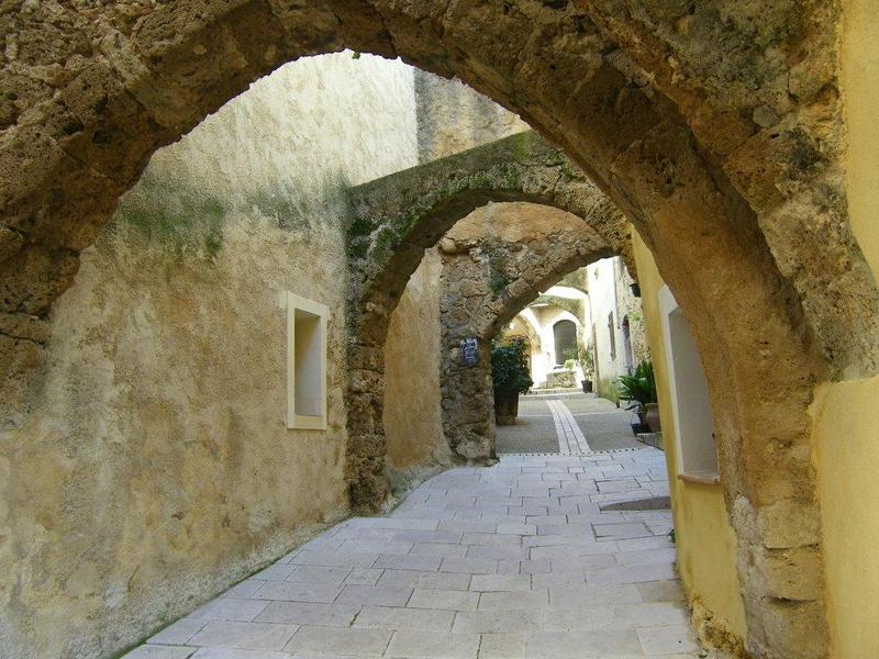 Rue des Arcades_Villecroze