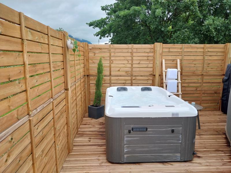 Spa privatif vue sur les montagnes