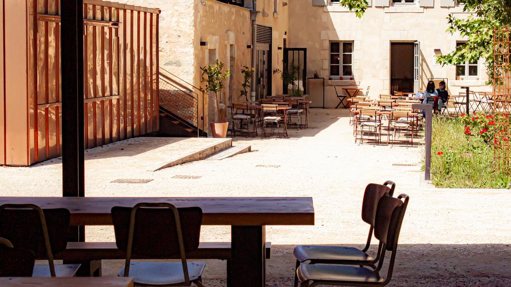 Terrasse et préau