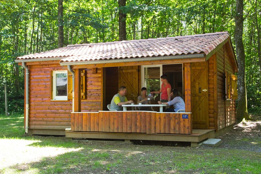 Les Chalets de la Bessière chalets en forêt