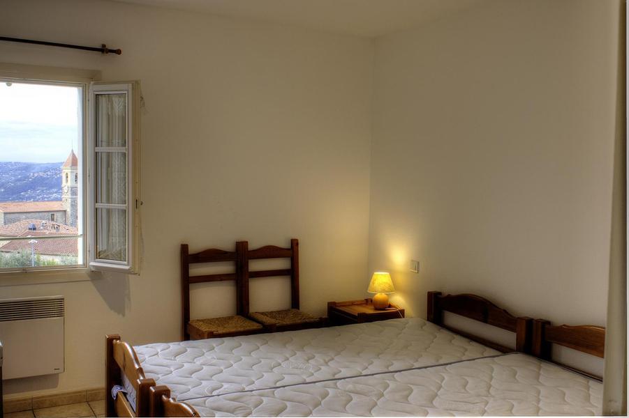 Gîte N°2 Espace des Oliviers-Chambre 3 / Lits jumeaux-Castagniers-Gîtes de France des Alpes-Maritimes