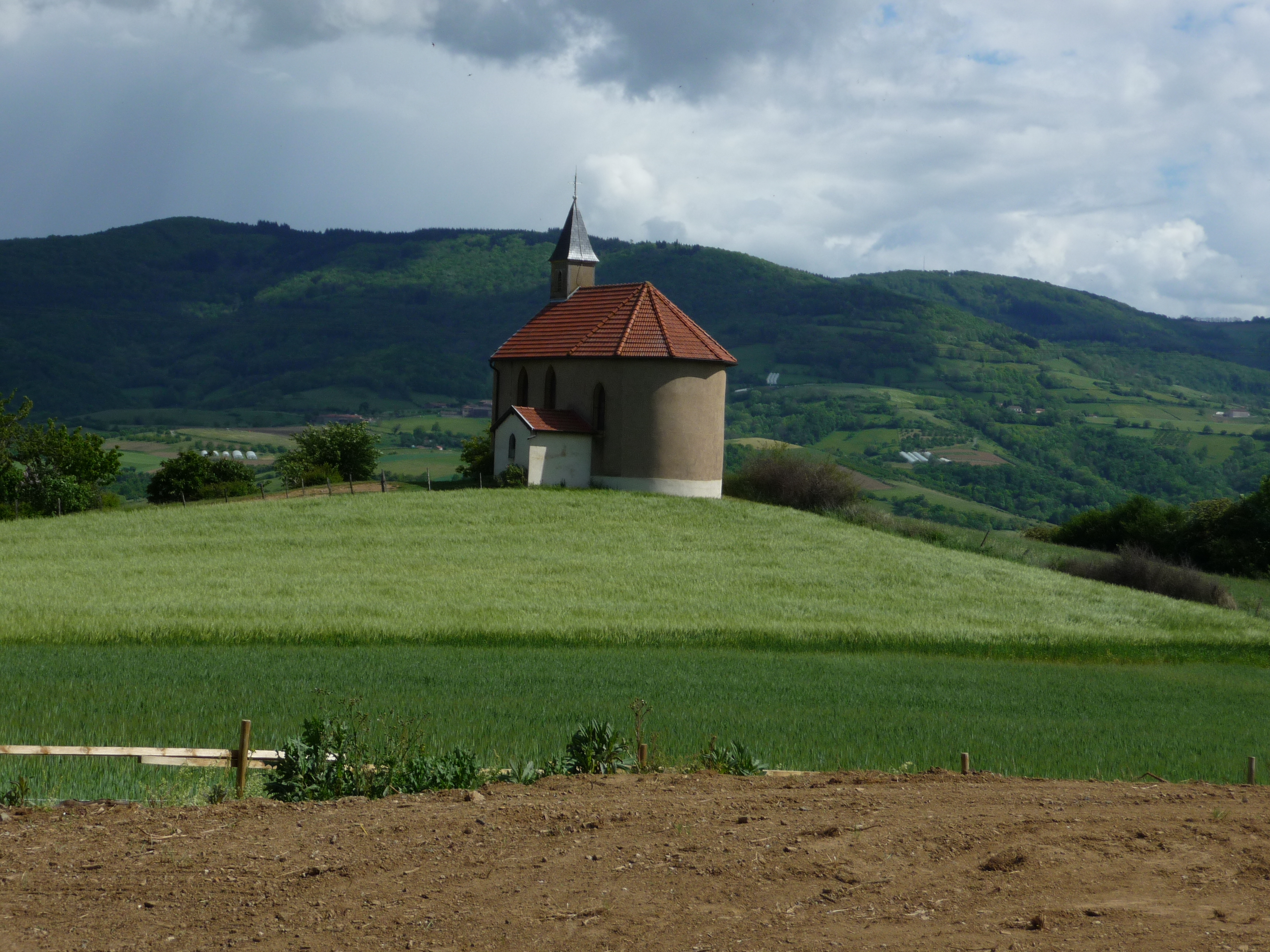 Vue de la Chapelle de Ripan depuis camping