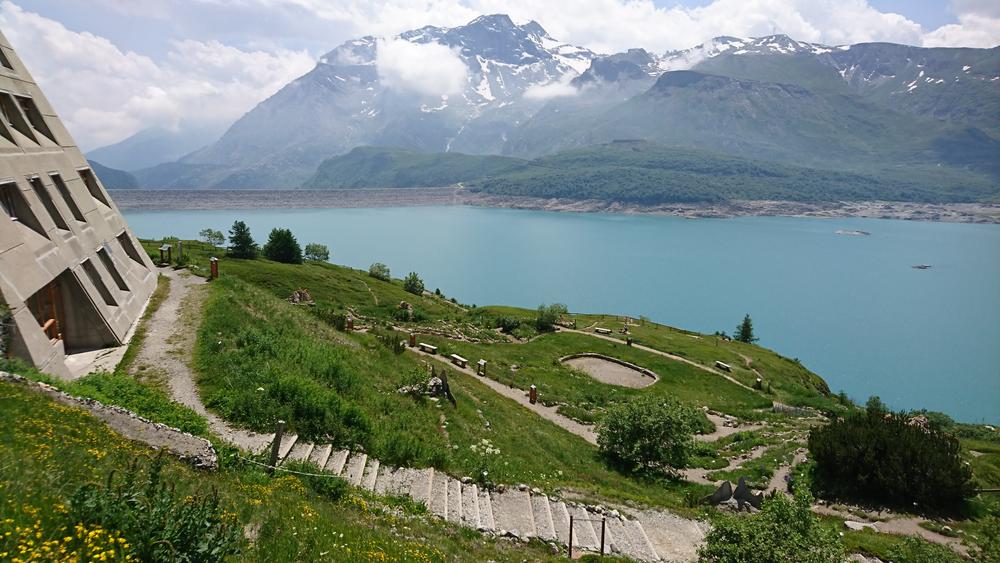 Le jardin alpin au dessus du lac du Mont Cenis Le jardin alpin au dessus du lac du Mont Cenis