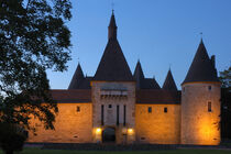 Façade sud du Château de Corcelles de nuit