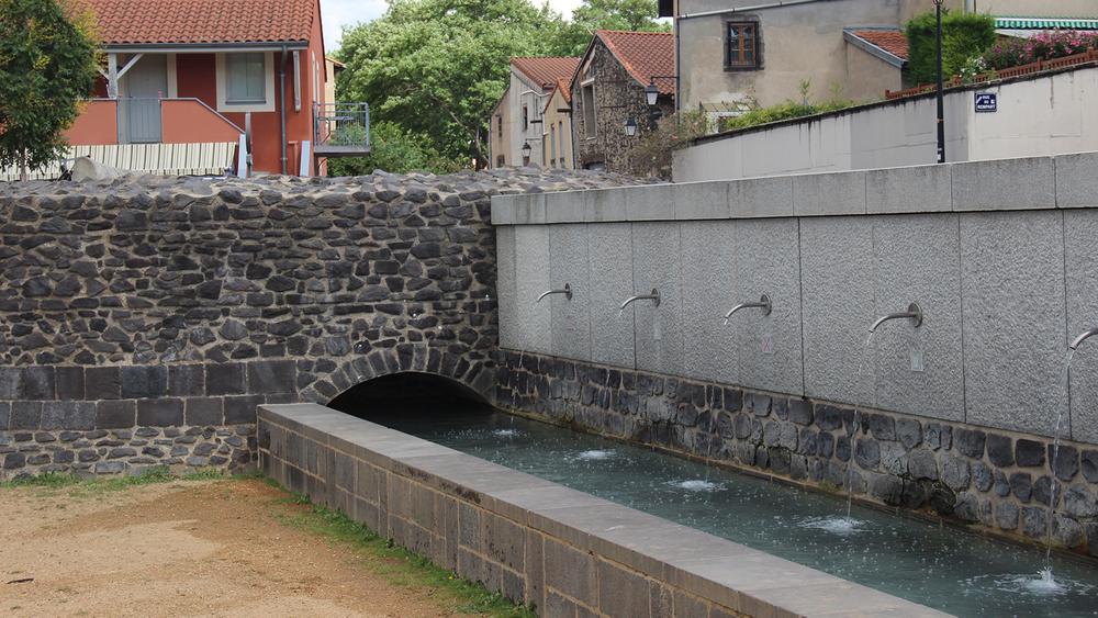 Tour d'entrée de l'eau à Montferrand