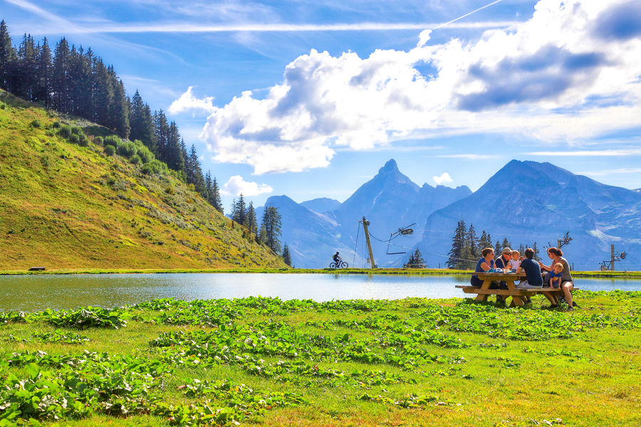 Alpage et lac de l'Airon en télécabine