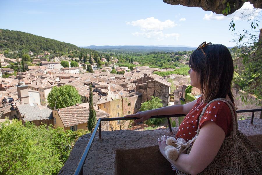 Habitats troglodytes dans le rocher de tuf - Cotignac