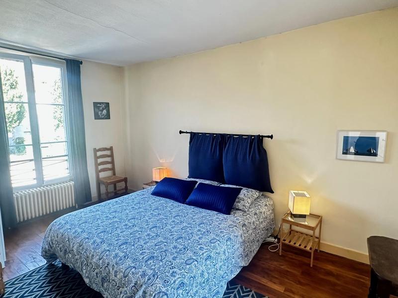 Chambre double 1er étage avec salle d'eau Chambre double 1er étage avec salle d'eau