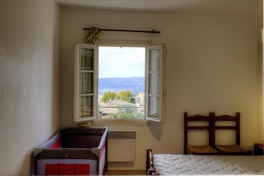 Gîte N°2 Espace des Oliviers-Chambre 3 / Lit parapluie-Castagniers-Gîtes de France des Alpes-Maritimes