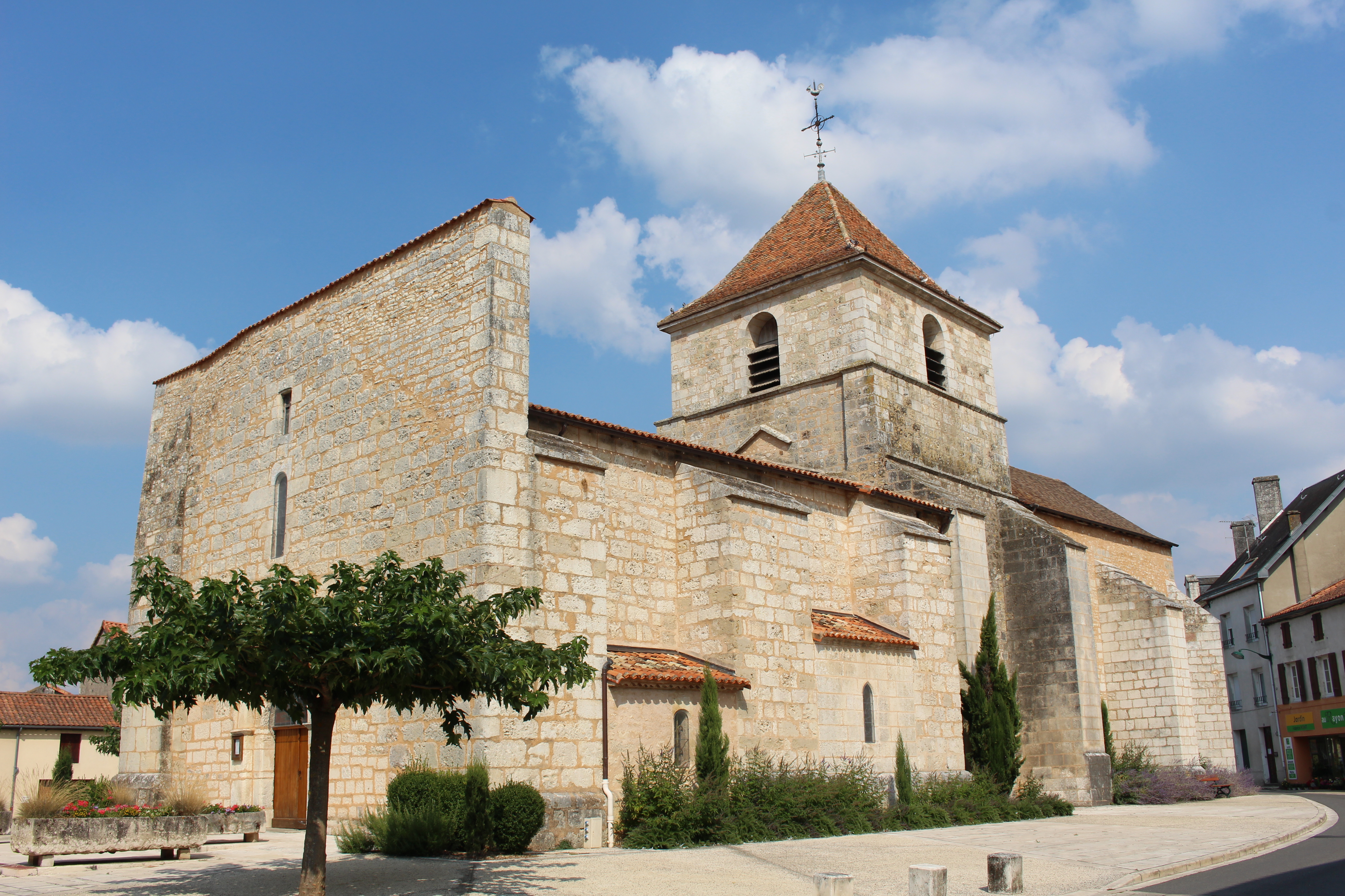PAH-Les visites de quartiers, CHASSENEUIL-SUR-BONNIEURE, LE QUARTIER DE L’ÉGLISE ET DE L’HÔTEL DE VILLE
