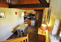 Gîte L'Annexe au Château de Pravins à Blacé  (Rhône, Beaujolais, proximité de Villefranche-sur-Saône) : la pièce de jour au rez-de-chaussée.