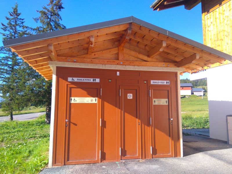 WC-publics-des-carrets-les-saisies