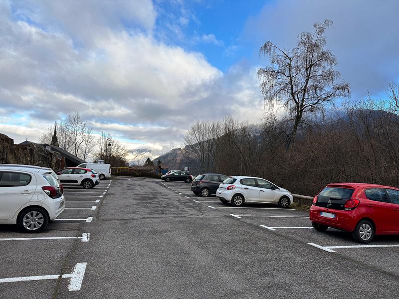 Parking aérien Saint-Nicolas de Véroce Office de tourisme - Télésiège Chef-Lieu