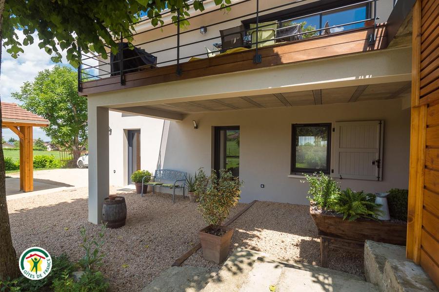 Chambres d'hôtes aux Balcons du Dauphiné en Isère à proximité de Crémieu et de Lyon - les entrées des 2 chambres