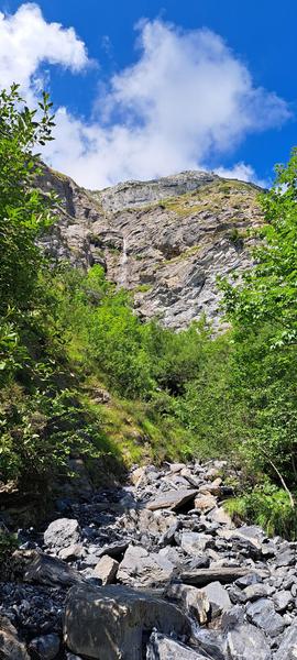 Pierre Fendue depuis le Cochenet - sentier pédestre_Cordon