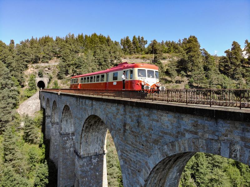 Balade en train touristique dans le Haut-Forez_Estivareilles