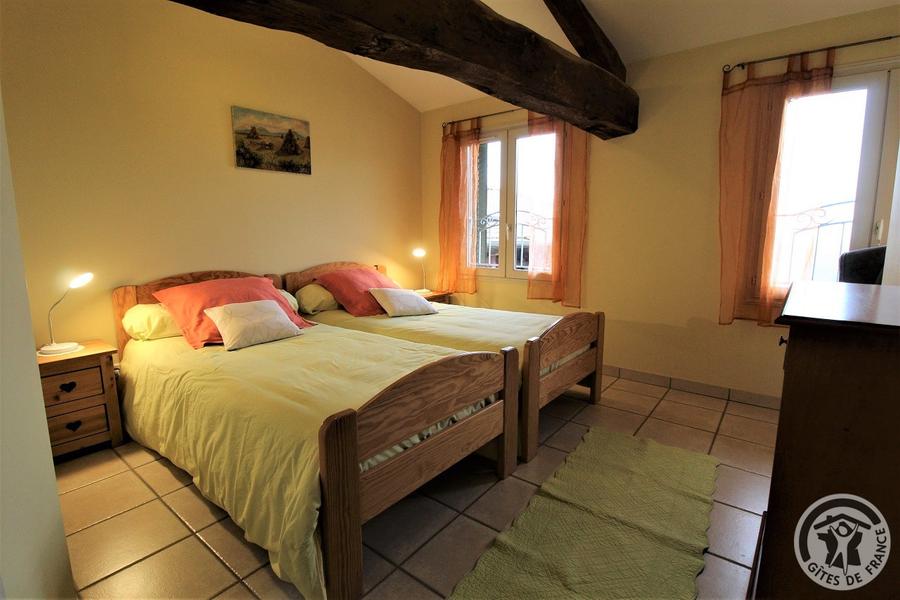 Gîte de Montmenot à Ancy (Rhône - Monts du Beaujolais): la chambre (2 lits 1 personne).
