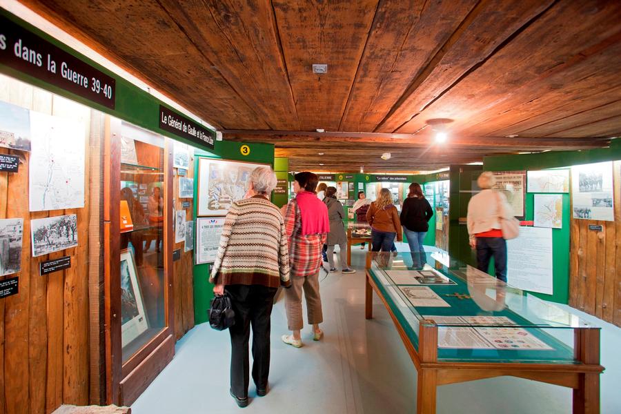 Itinérance pédestre - Massif de Tournette-Aravis GRP® Partie Nord - Étape 4 : Chalets des Auges > Morette_Glières-Val-de-Borne