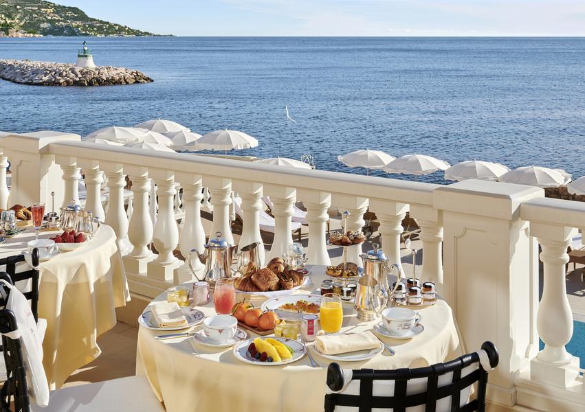 Petit déjeuner en Terrasse