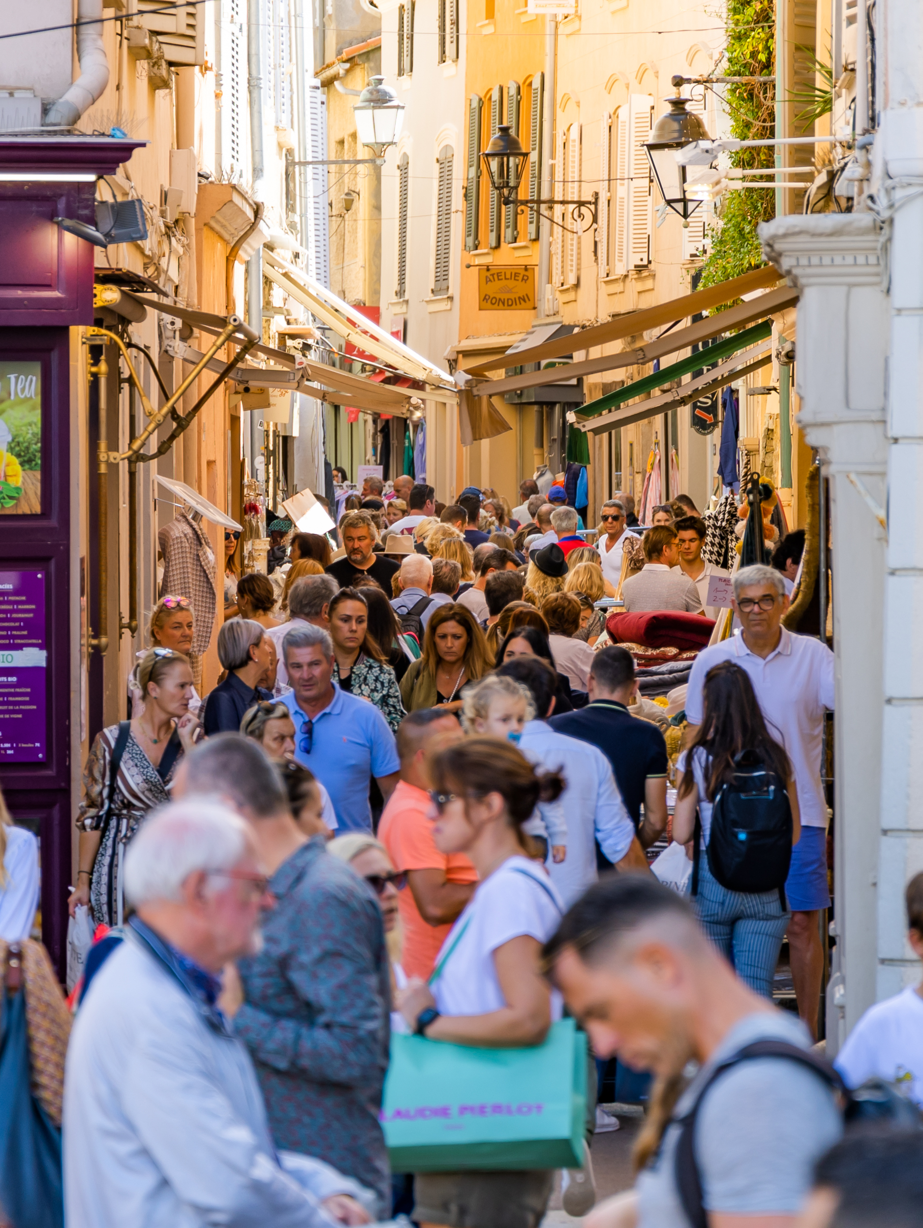 Grande braderie de Saint-Tropez (Saint-Tropez) | Charm of Provence & French  Riviera