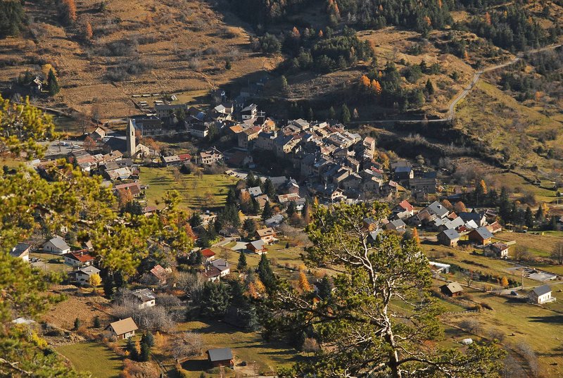 Le village de Saint-Dalmas-de-Valdeblore au mois de novembre