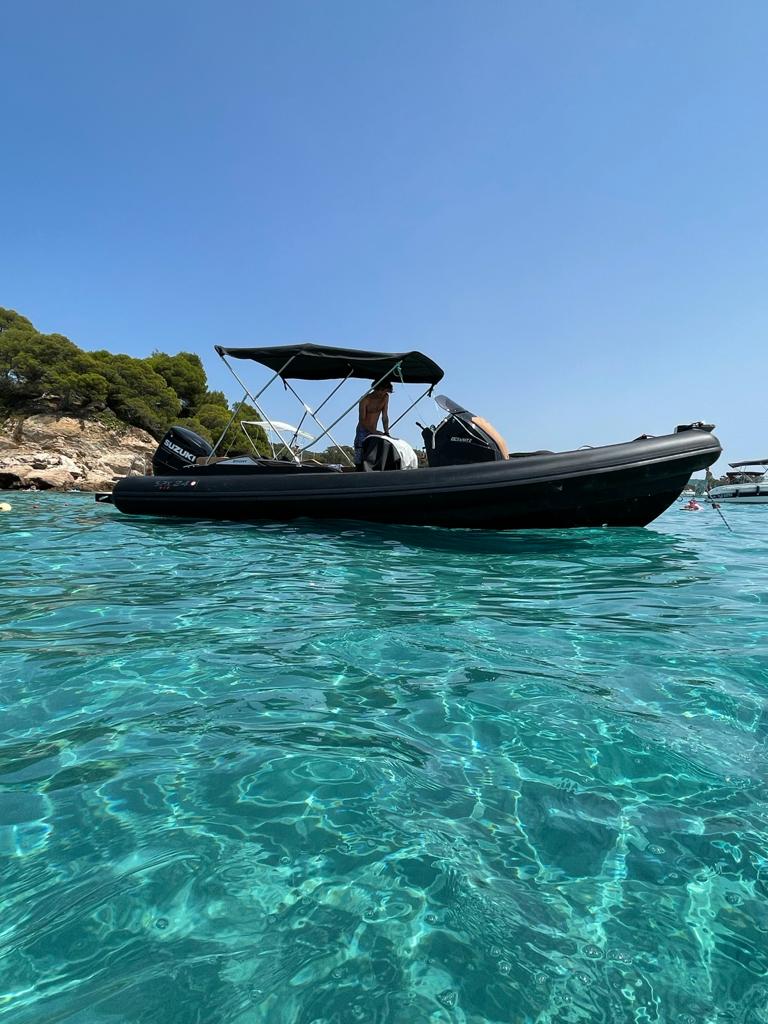 Excursion à la journée avec skipper en Méditerranée Porte des Maures