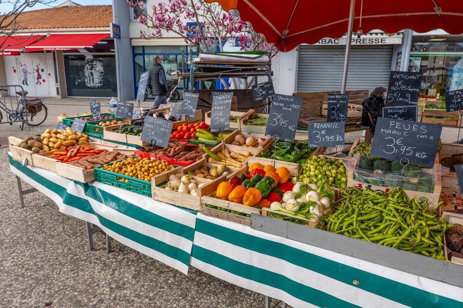 Marché à Périgny