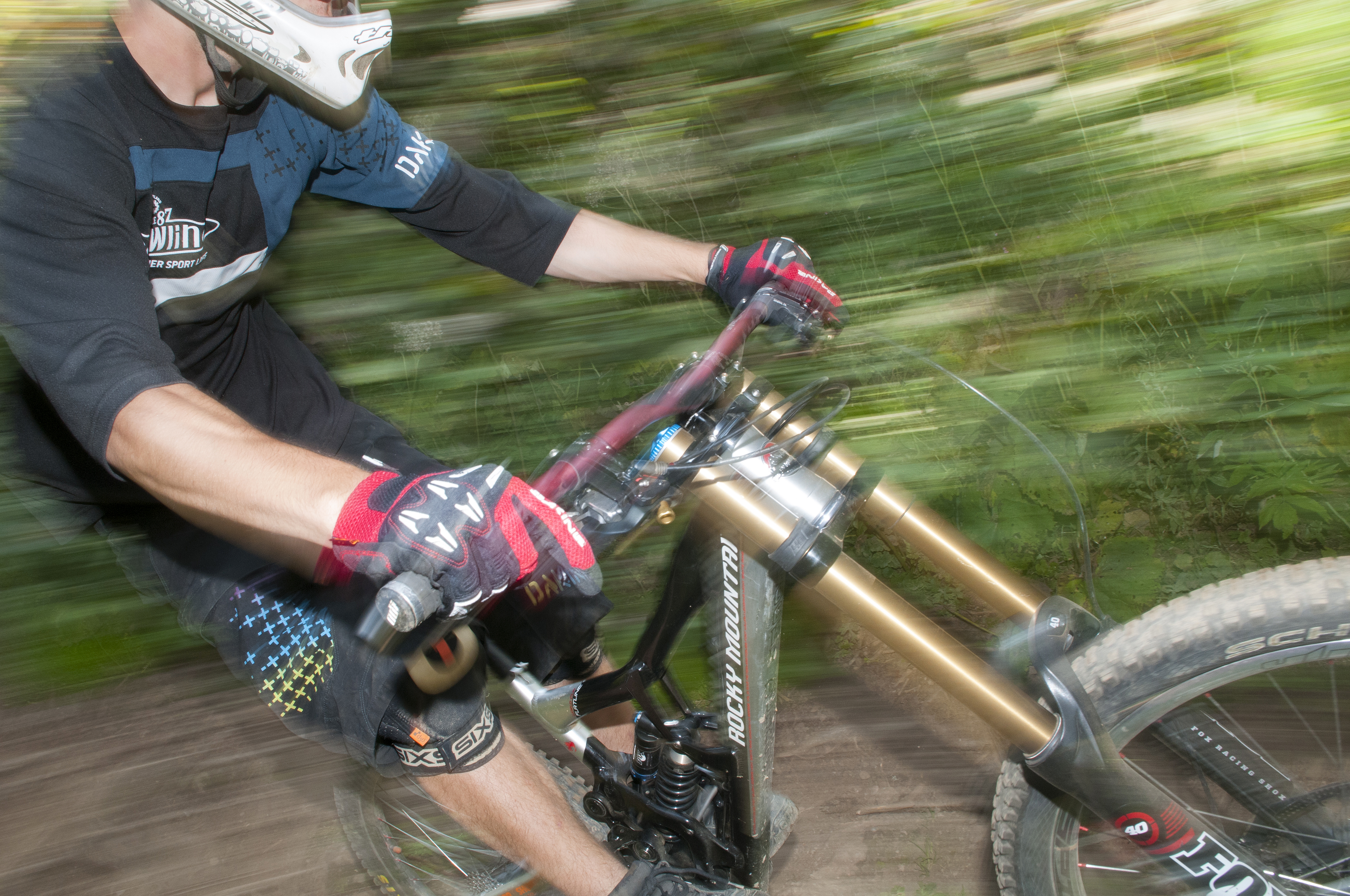 Discover the secrets of the vallee on mountain bikes