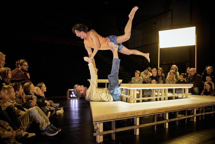 "Mathieu au milieu" - Spectacle de Théâtre et cirque
