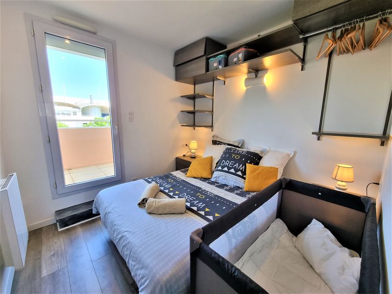 Chambre confort avec dressing et lit bébé