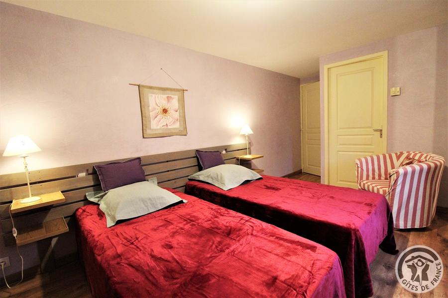 Grand gîte \'La Mamounière\' à St-Jean-la-Bussière - maison de vacances 4 chambres (Rhône, Beaujolais vert, Près du Lac des sapins)  : la Chambre \'Fruits de la Passion\'.