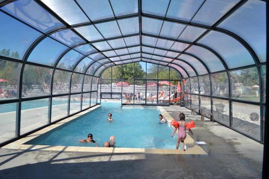 Piscine du camping bassin intérieur chauffé