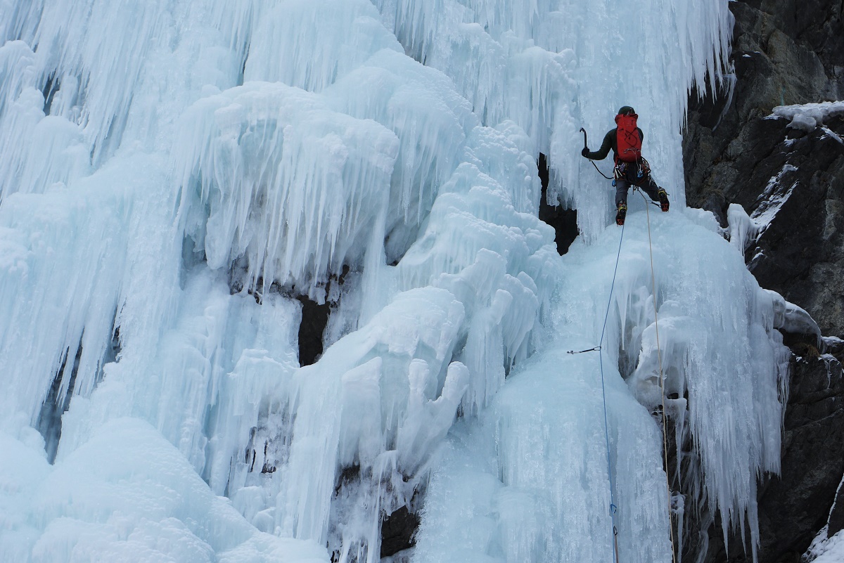 Location piolet d'alpinisme technique et cascade de glace