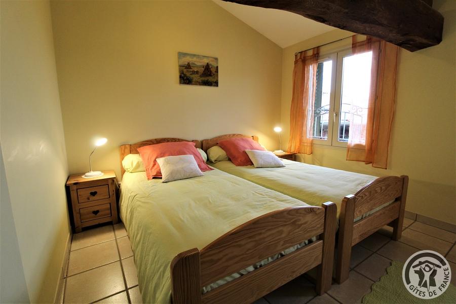 Gîte de Montmenot à Ancy (Rhône - Monts du Beaujolais): la chambre à 2 lits.