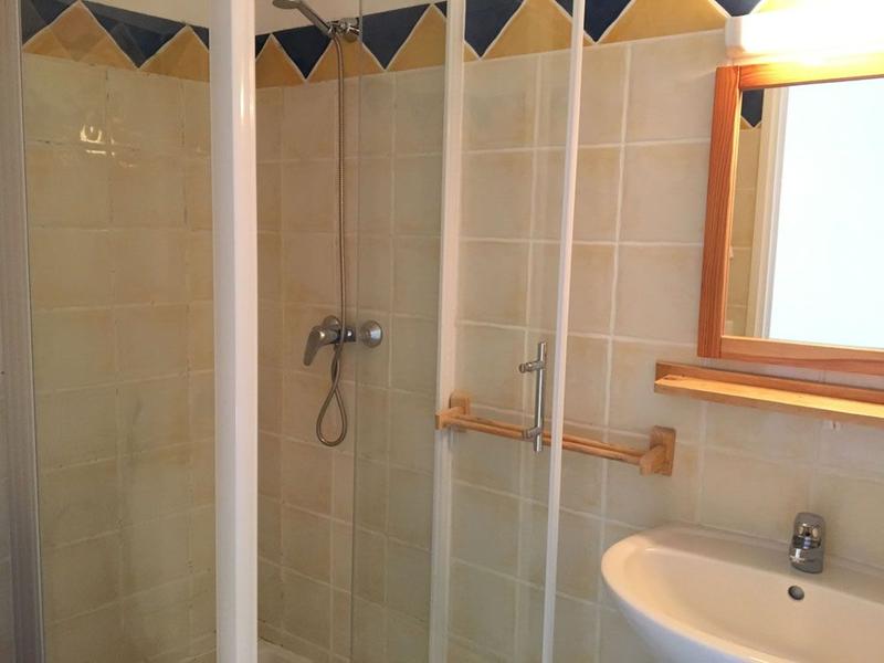 Gîte N°2 Espace des Oliviers-Salle d'eau-Castagniers-Gîtes de France des Alpes-Maritimes